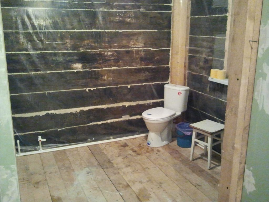 Ванная в деревянном доме