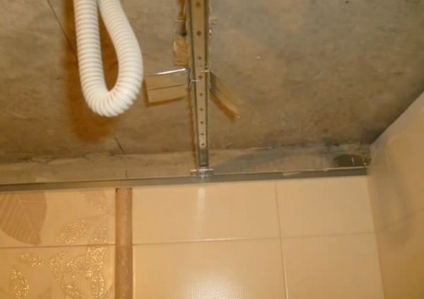Особенности применения реечных потолков в ванной комнате. Технология монтажа с фото и видео