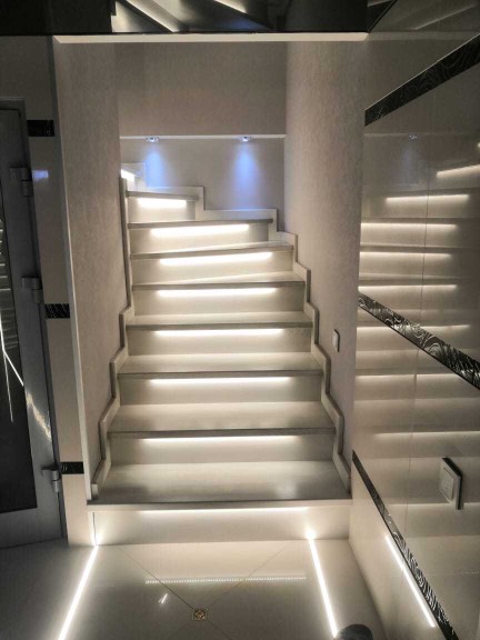 Как сделать подсветку ступеней лестницы - 105 фото и мастер-класс как сделать красивую и функциональную подсветку своими руками