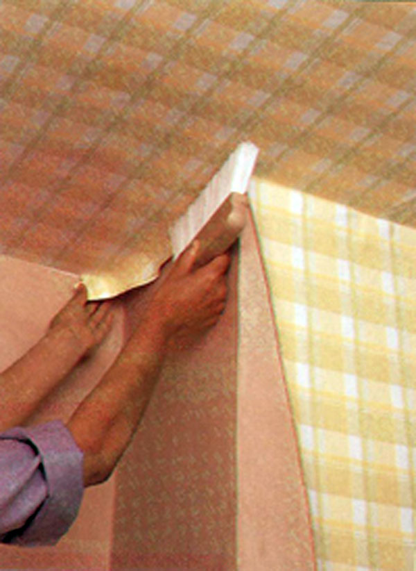 Как поклеить потолки на потолок: использование стеклохолста