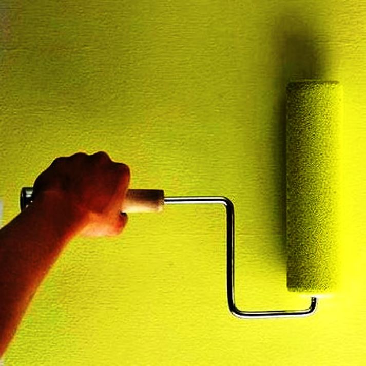 Как правильно красить потолок валиком: секреты окрашивания