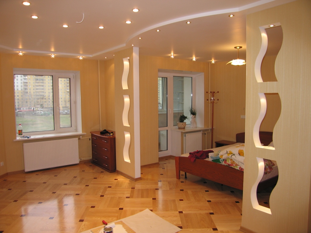 Стены и перегородки из гипсокартона в одной комнате