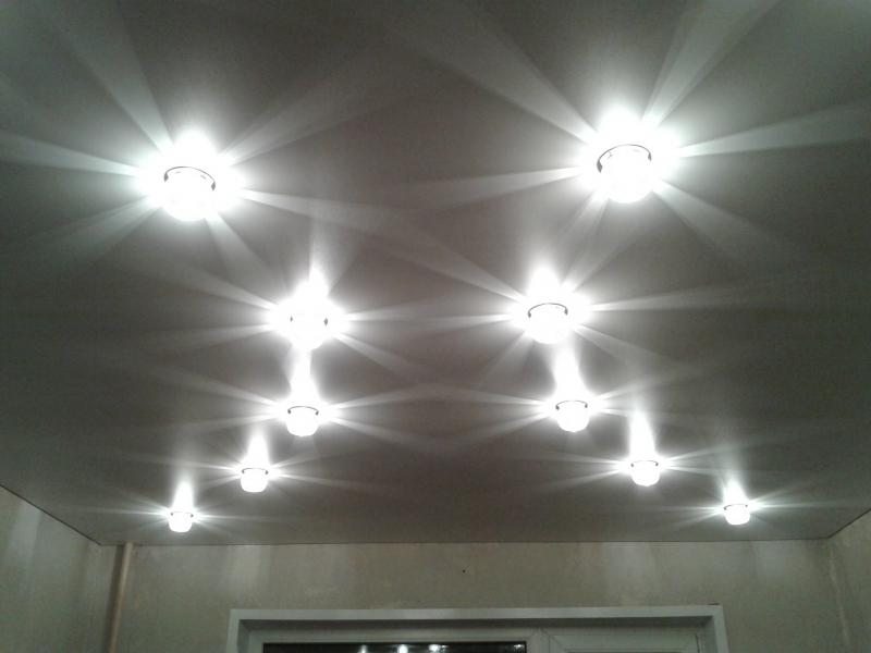 Расположение светильников на потолке: правила, схемы