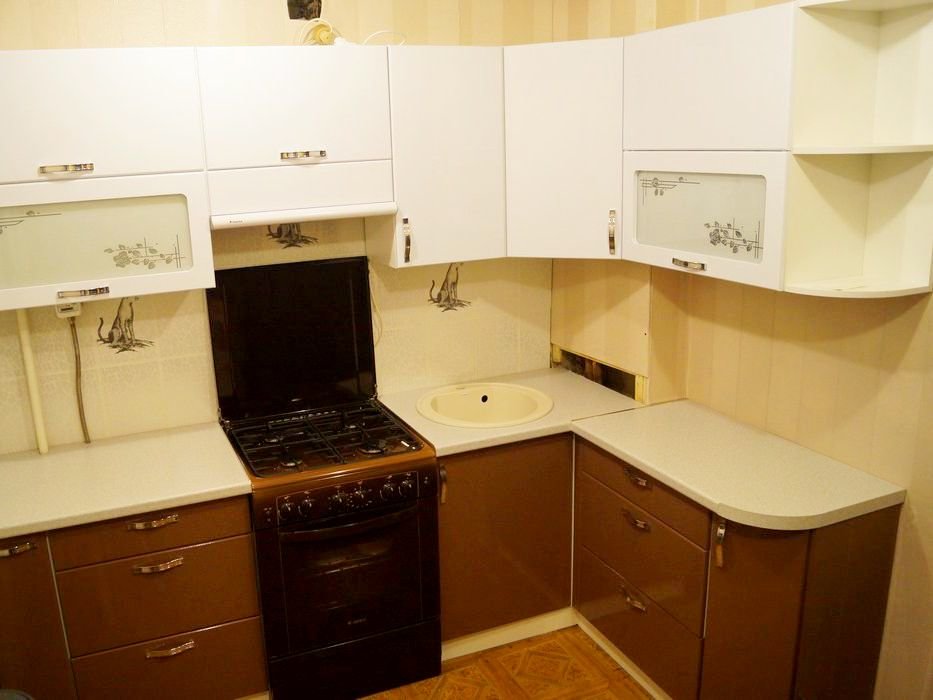 Угловой кухонный гарнитур в интерьере - фото примеров