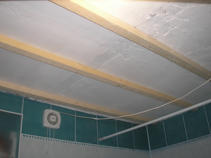 Как сделать потолок из пластиковых панелей - подробная инструкция