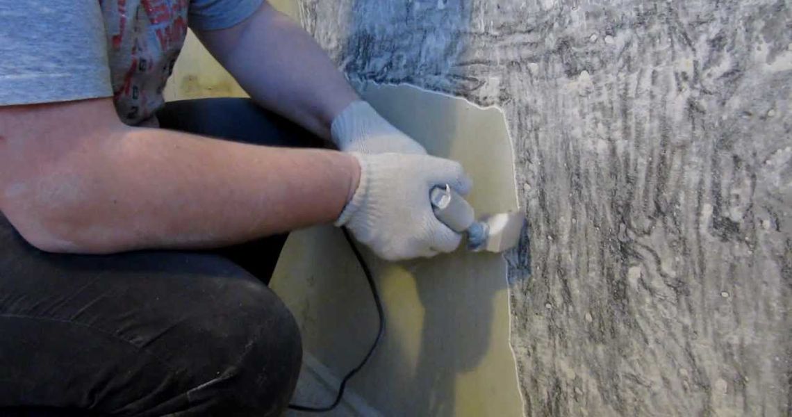 Грамотный ремонт: как отбить старую штукатурку от стен и потолка? советы мастеров