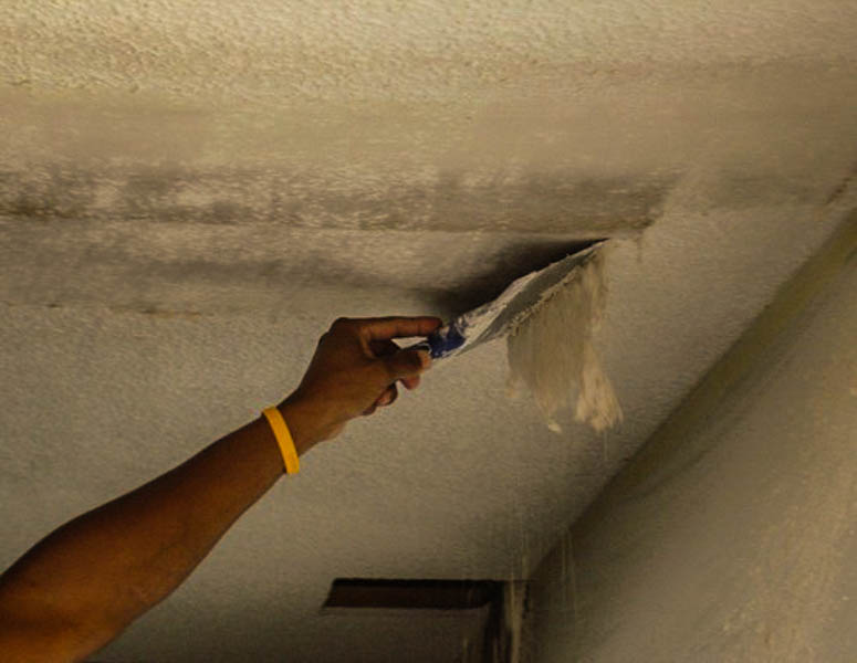 Как покрасить потолок без разводов, полос и неровностей