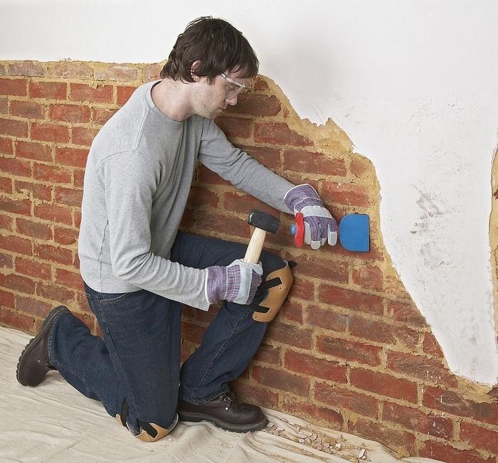 Как отбить штукатурку от стены или потолка: когда нужно это делать, чем лучше работать со старым покрытием, как быстро и без пыли очистить поверхность до кирпича?