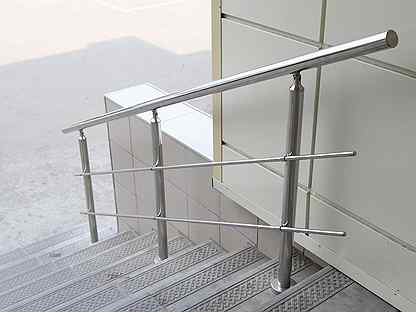 Качественное ограждение лестниц из нержавеющей стали: 3 элемента