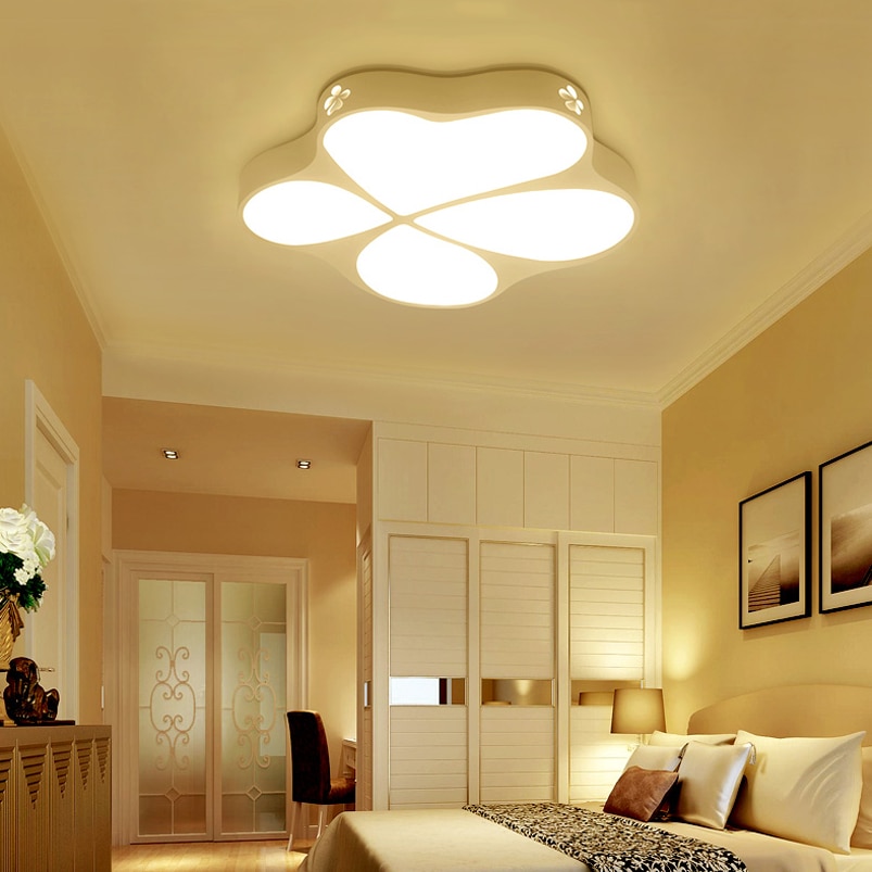 Подбираем потолочные люстры для низких потолков – как сделать комнату объемнее и светлее?