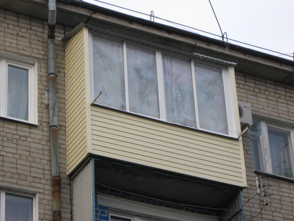 Как сделать крышу на балконе последнего этажа — разбираемся со всех сторон
