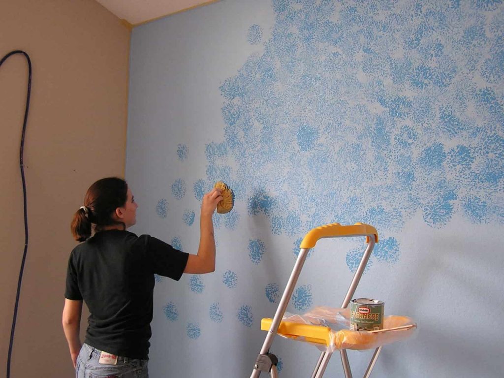 Что лучше – стены под покраску или обои, покраска обоев на кухне