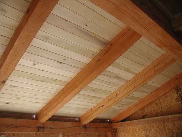 Как правильно обшить потолок гипсокартоном в деревянном доме