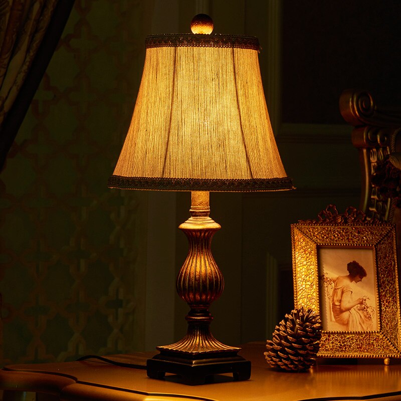 Настольные лампы для спальни — особенности выбора по характеристикам, виду материалов, креплению (159 фото)