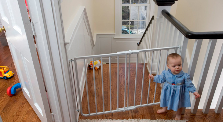 Как выбрать детские ворота безопасности для лестницы - сбереги свое счастье