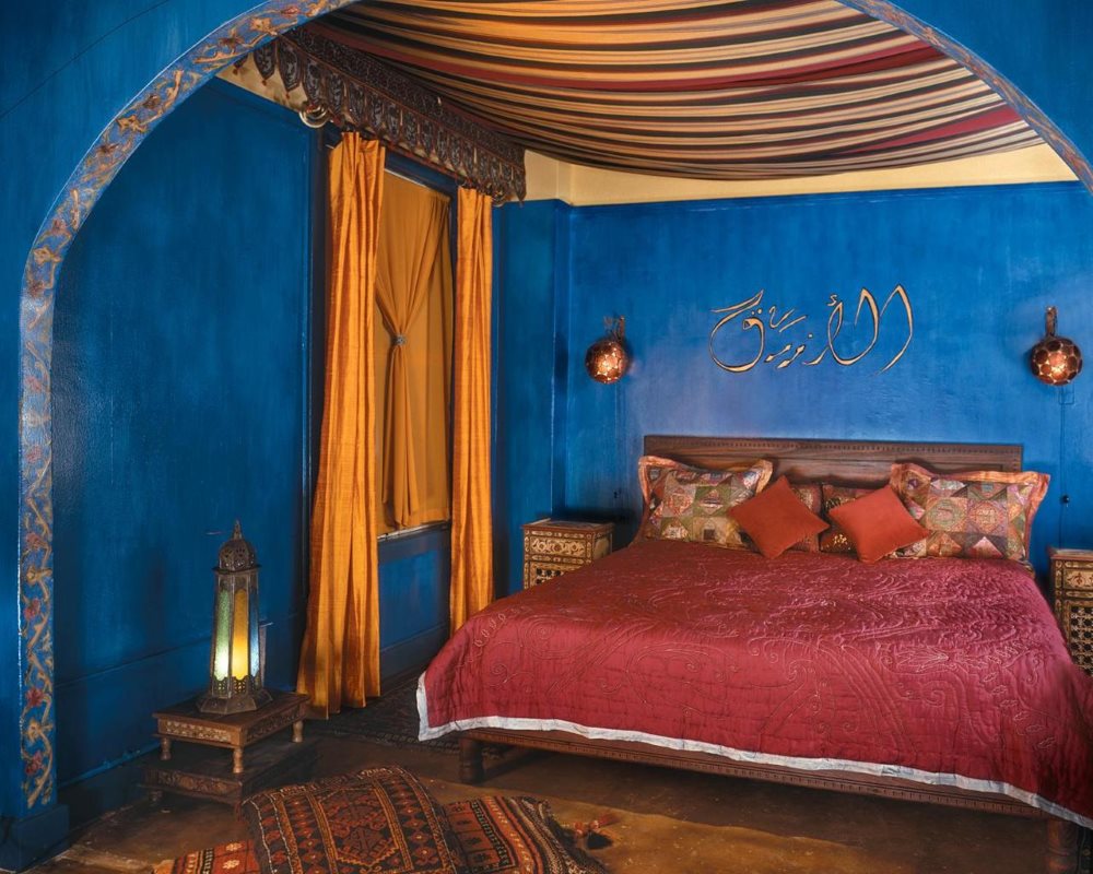 Кровать в восточном стиле. оформление интерьера спальни в арабском стиле