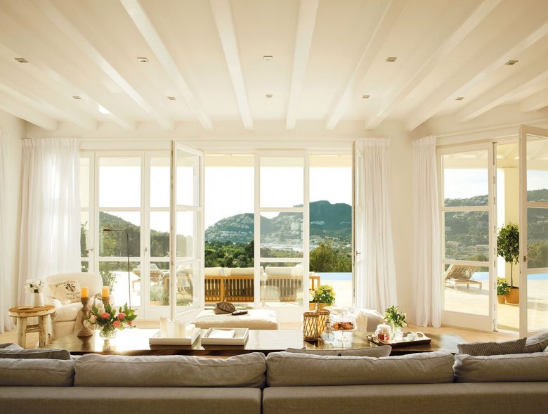 Дизайн гостиной с двумя окнами: оформление интерьера в зависимости от планировки помещения