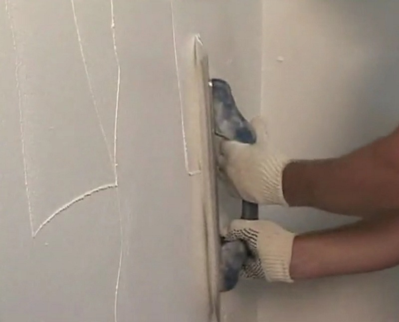 Шпаклевка стен под обои — подробная пошаговая инструкция