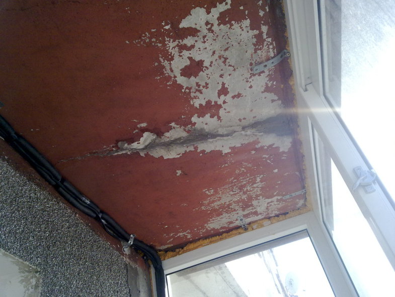 Течет балкон сверху последнего этажа: что делать, кто должен ремонтировать как устранить