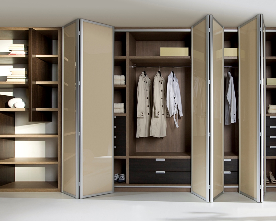 Раздвижные двери для гардеробной: обзор удобных и стильных конструкций